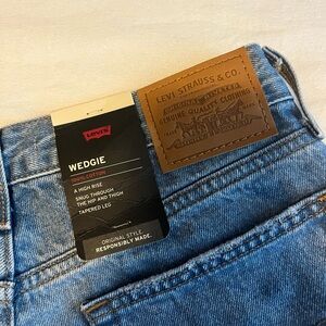 NET Levi’s wedgie jeans